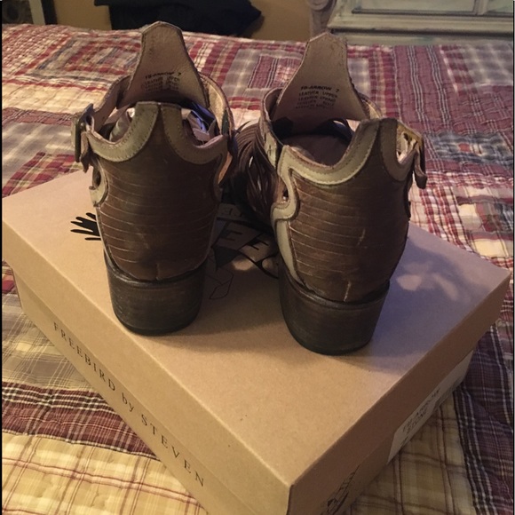 Freebird Sandals. Final price drop - Picture 4 of 6